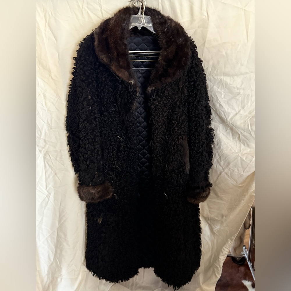 Luxurious dark brown 1800s Buffalo Fur-Trimmed Unisex Coat